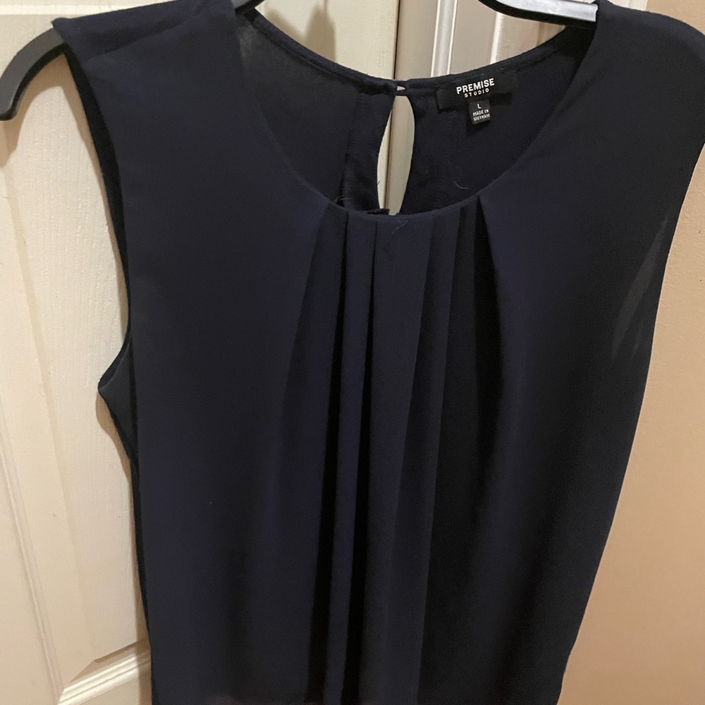 Navy blue sleeveless shirt. Size large. Good condition